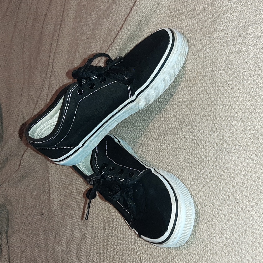 Kids Vans, black and white